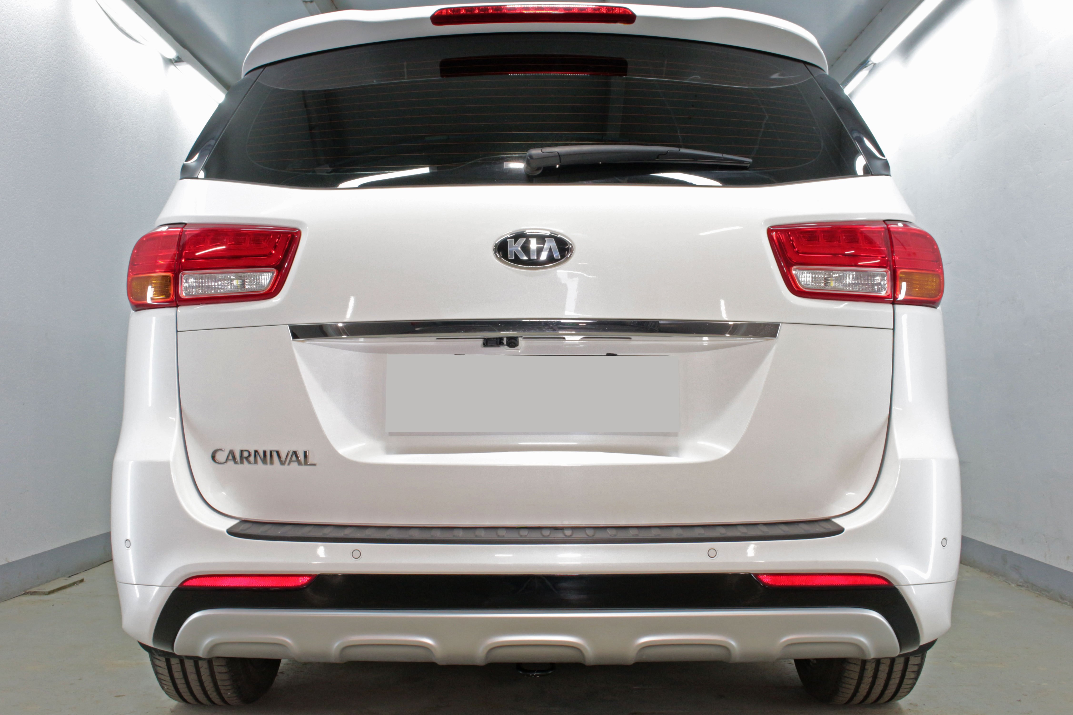 Защита камеры заднего вида для Kia Carnival III